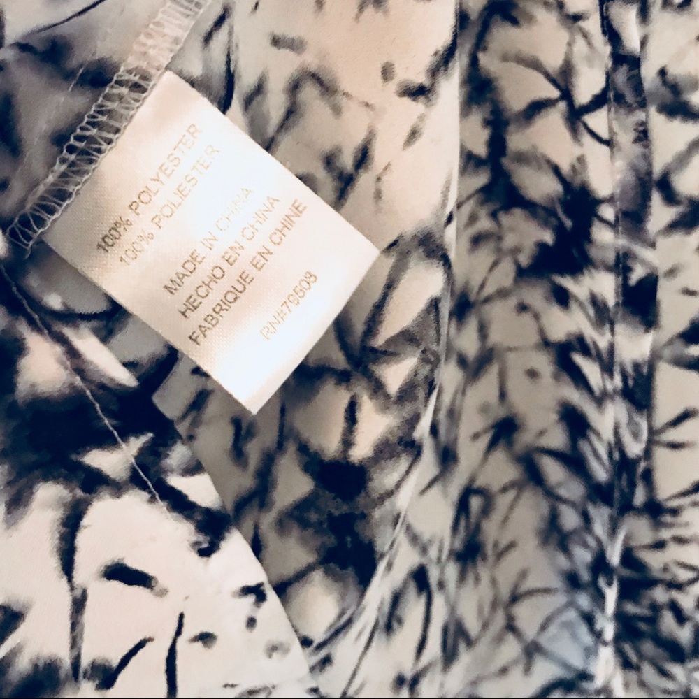 Violet + Claire abstract pattern sleeveless blouse - Picture 5 of 6